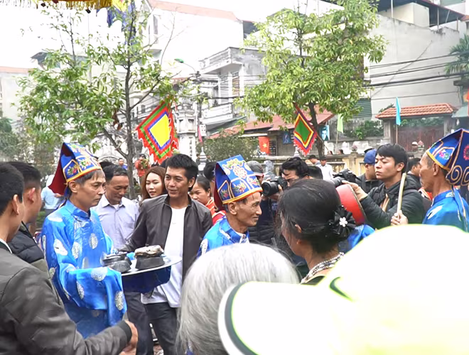 Hội thi kéo lửa thổi cơm của dân làng Thị Cấm trải qua bao nhiêu năm, đến nay vẫn giữ được nét văn hóa cổ truyền độc đáo. Đời sống của những người con làng Thị Cấm ngày càng khấm khá và đầy đủ. Nhưng mạch nguồn văn hóa truyền thống vẫn được những người dân nơi đây gìn giữ và phát huy, bởi đó chính là cốt lỗi cho sự phát triển bền vững của cộng đồng. Hội thi kéo lửa thổi cơm của dân làng Thị Cấm trải qua bao nhiêu năm, đến nay vẫn giữ được nét văn hóa cổ truyền độc đáo. Đời sống của những người con làng Thị Cấm ngày càng khấm khá và đầy đủ. Nhưng mạch nguồn văn hóa truyền thống vẫn được những người dân nơi đây gìn giữ và phát huy, bởi đó chính là cốt lỗi cho sự phát triển bền vững của cộng đồng.