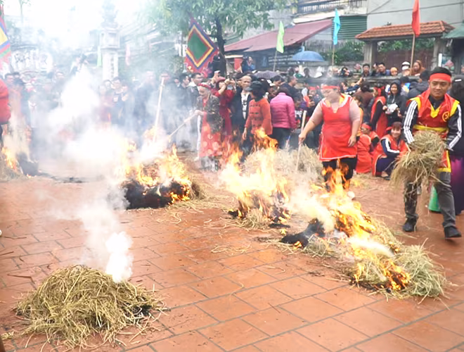 Hội thi cơm của làng Thị Cấm vẫn được gìn giữ đến bây giờ và nó không thay đổi bất kì một chi tiết nào cả. đặc biệt là thổi cơm thi kéo lửa theo trận mạc, mang tính chất quân sự, có 4 nồi cơm con nhưng sử dụng hàng tấn rơm để làm nghi binh. Hội thi cơm của làng Thị Cấm vẫn được gìn giữ đến bây giờ và nó không thay đổi bất kì một chi tiết nào cả. đặc biệt là thổi cơm thi kéo lửa theo trận mạc, mang tính chất quân sự, có 4 nồi cơm con nhưng sử dụng hàng tấn rơm để làm nghi binh.
