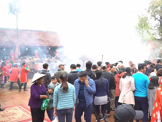 Lễ hội truyền thống kéo lửa nấu cơm thi tại đình làng Thị Cấm đã có từ lâu đời, và cho đến tận ngày nay vẫn thu hút người dân tham dự, đặc biệt là lớp trẻ kế cận, lớp người lưu giữ truyền thống tốt đẹp của cha ông Lễ hội truyền thống kéo lửa nấu cơm thi tại đình làng Thị Cấm đã có từ lâu đời, và cho đến tận ngày nay vẫn thu hút người dân tham dự, đặc biệt là lớp trẻ kế cận, lớp người lưu giữ truyền thống tốt đẹp của cha ông