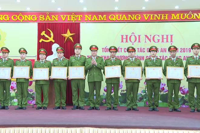 CAQ Hoàn Kiếm triệt xóa 45 ổ nhóm tội phạm trong năm 2019 ảnh 3 CAQ Hoàn Kiếm triệt xóa 45 ổ nhóm tội phạm trong năm 2019 ảnh 3