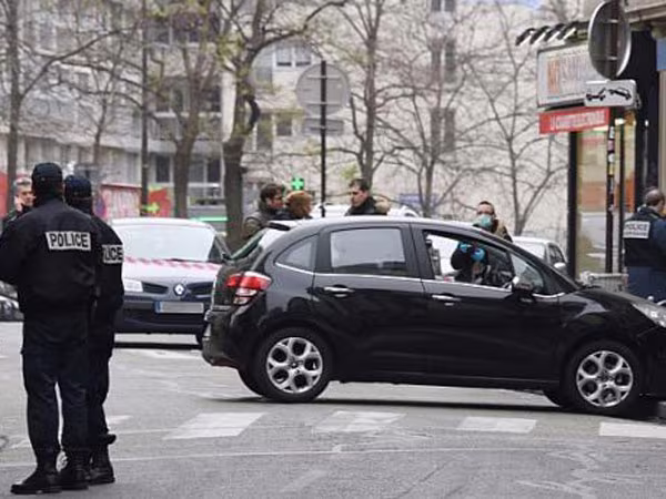 Video vụ khủng bố đẫm máu tại Paris, 12 người thiệt mạng ảnh 4