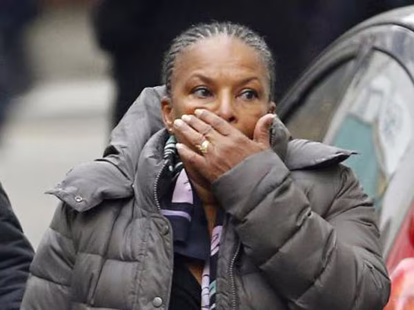 Video vụ khủng bố đẫm máu tại Paris, 12 người thiệt mạng ảnh 2