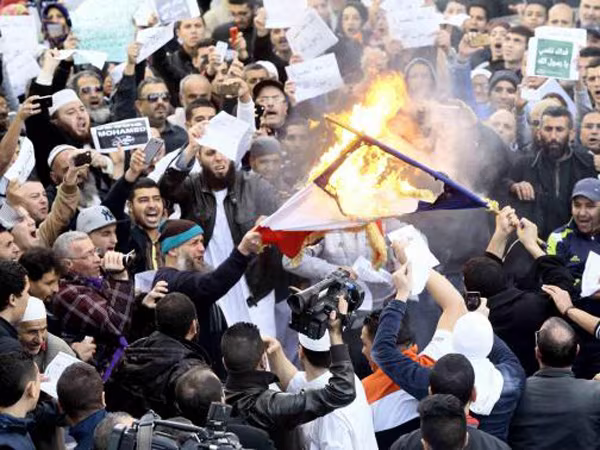 Tổng biên tập Charlie Hebdo: “Bức tranh biếm họa Muhammad là để bảo vệ tự do tôn giáo” ảnh 1 Tổng biên tập Charlie Hebdo: “Bức tranh biếm họa Muhammad là để bảo vệ tự do tôn giáo” ảnh 1