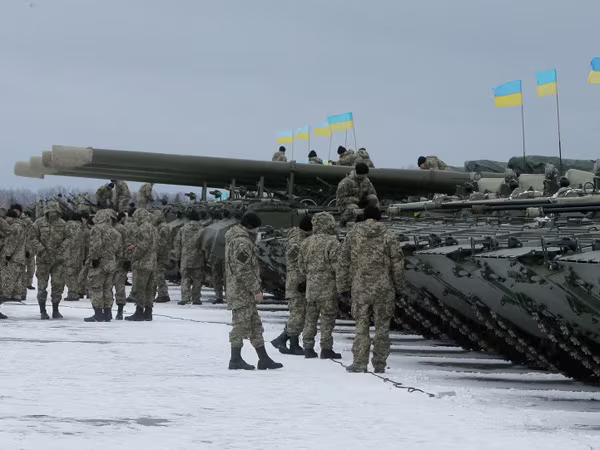 Ngoại trưởng Lithuanian: EU không nên gửi quân tới Ukraine, nhưng phải gửi vũ khí ảnh 1