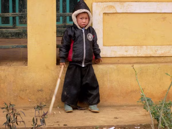 Ánh mắt con trẻ trong veo giữa miền sơn cước Hang Kia ảnh 4 Ánh mắt con trẻ trong veo giữa miền sơn cước Hang Kia ảnh 4