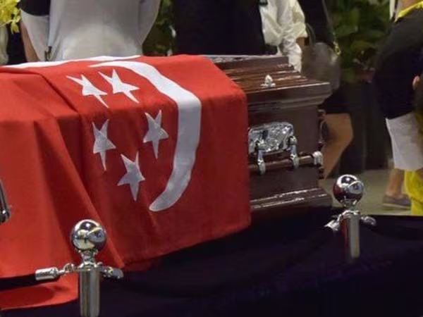 Hàng trăm nghìn người đội mưa, tiễn biệt ông Lý Quang Diệu ảnh 1 Hàng trăm nghìn người đội mưa, tiễn biệt ông Lý Quang Diệu ảnh 1