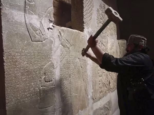 IS dùng bom nổ tung thành phố Assyrian, 3.000 năm tuổi tại Iraq ảnh 2 IS dùng bom nổ tung thành phố Assyrian, 3.000 năm tuổi tại Iraq ảnh 2