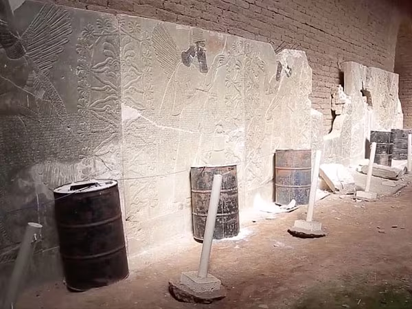 IS dùng bom nổ tung thành phố Assyrian, 3.000 năm tuổi tại Iraq ảnh 3 IS dùng bom nổ tung thành phố Assyrian, 3.000 năm tuổi tại Iraq ảnh 3