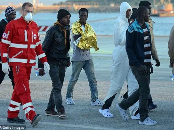 Đụng độ tôn giáo lúc di cư, người Hồi giáo ném 12 Kitô hữu xuống biển ảnh 2