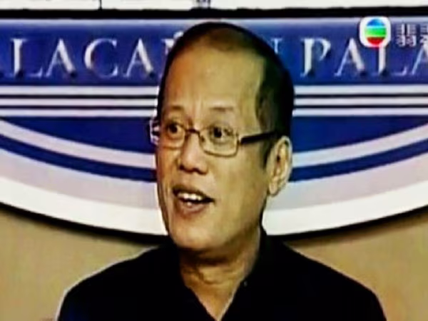 Tổng thống Philipines “khổ tâm” với “nụ cười vụng về” gây hiểu lầm ảnh 2