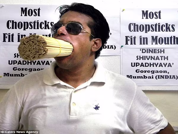 Người đàn ông có khoang miệng khổng lồ ảnh 1 Người đàn ông có khoang miệng khổng lồ ảnh 1