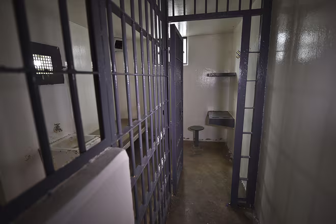 Cận cảnh phòng giam và đường hầm vượt ngục của trùm ma tuý El Chapo ảnh 1