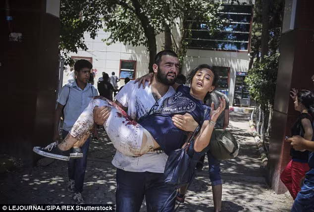 Hiện trường đẫm máu vụ đánh bom tự sát gần biên giới Thổ Nhĩ Kỳ ảnh 10