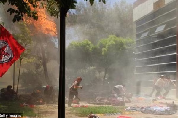 Hiện trường đẫm máu vụ đánh bom tự sát gần biên giới Thổ Nhĩ Kỳ ảnh 2