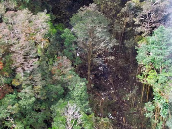 Tìm thấy 53 thi thể nạn nhân vụ máy bay Indonesia rơi ảnh 1