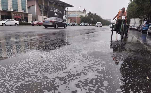 Giải đáp nghi vấn "mưa bọt trắng" bí ẩn ở Thiên Tân sau vụ nổ ảnh 1 Giải đáp nghi vấn "mưa bọt trắng" bí ẩn ở Thiên Tân sau vụ nổ ảnh 1