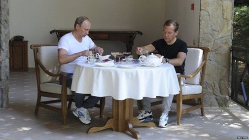 Video: Tổng thống Nga Putin và Thủ tướng Medvedev cùng nhau tập thể hình ảnh 5 Video: Tổng thống Nga Putin và Thủ tướng Medvedev cùng nhau tập thể hình ảnh 5