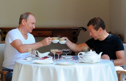 Video: Tổng thống Nga Putin và Thủ tướng Medvedev cùng nhau tập thể hình ảnh 6 Video: Tổng thống Nga Putin và Thủ tướng Medvedev cùng nhau tập thể hình ảnh 6