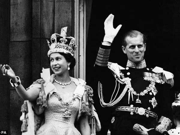 Nữ hoàng Anh muốn đặt tên quái vật hồ Loch Ness sau tên mình ảnh 1