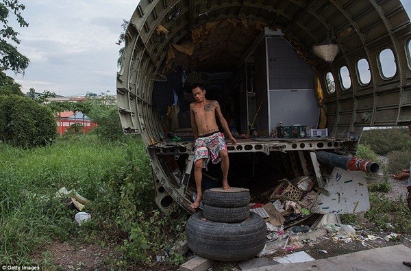 Khám phá cuộc sống bên trong khu "nghĩa địa máy bay" bỏ hoang giữa thủ đô Bangkok ảnh 20 Khám phá cuộc sống bên trong khu "nghĩa địa máy bay" bỏ hoang giữa thủ đô Bangkok ảnh 20