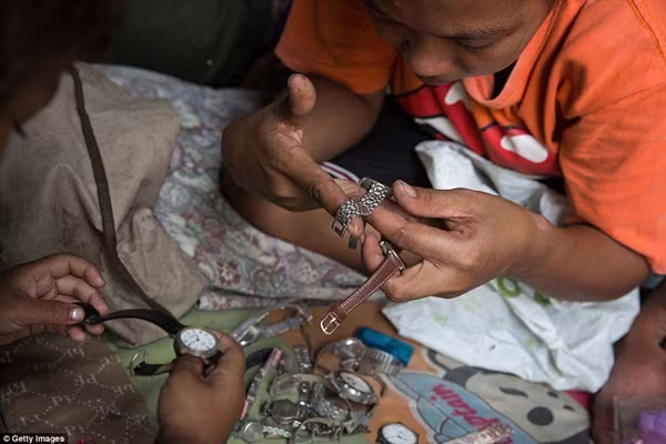 Khám phá cuộc sống bên trong khu "nghĩa địa máy bay" bỏ hoang giữa thủ đô Bangkok ảnh 18