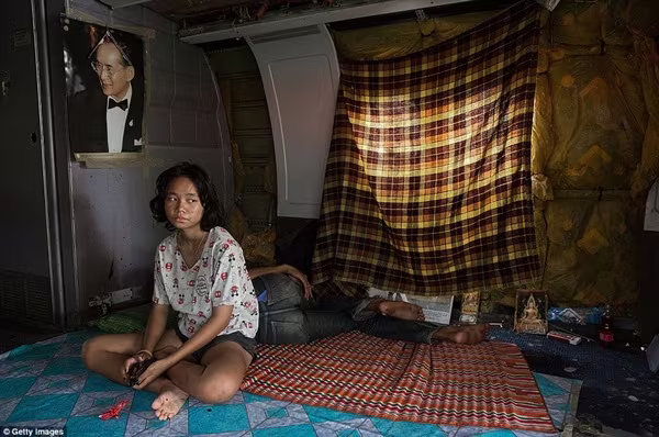 Khám phá cuộc sống bên trong khu "nghĩa địa máy bay" bỏ hoang giữa thủ đô Bangkok ảnh 9