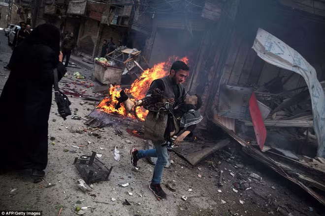 Máy bay Nga bị nghi không kích trúng dân thường ở ngoại ô Damascus, 23 người chết ảnh 18 Máy bay Nga bị nghi không kích trúng dân thường ở ngoại ô Damascus, 23 người chết ảnh 18