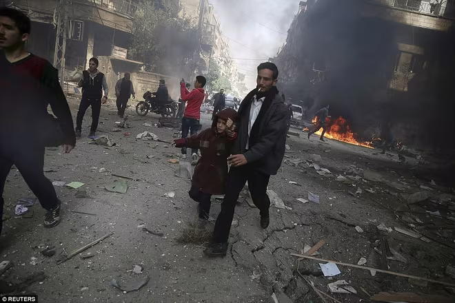 Máy bay Nga bị nghi không kích trúng dân thường ở ngoại ô Damascus, 23 người chết ảnh 10 Máy bay Nga bị nghi không kích trúng dân thường ở ngoại ô Damascus, 23 người chết ảnh 10