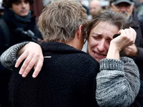 Có 3 nhóm khủng bố đã thực hiện vụ tấn công kinh hoàng tại Paris? ảnh 2