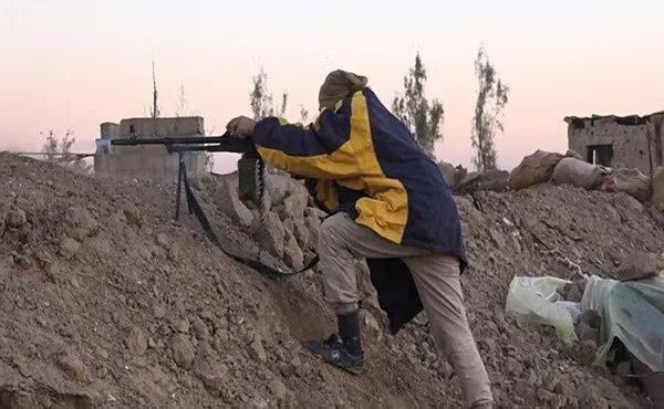 IS khoe xe tăng, vũ khí hạng nặng cướp được từ quân đội Iraq ảnh 6 IS khoe xe tăng, vũ khí hạng nặng cướp được từ quân đội Iraq ảnh 6