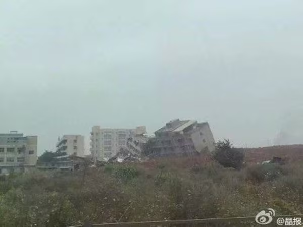 Lở đất ở Trung Quốc, 17 tòa nhà sụp đổ 22 người mất tích ảnh 7 Lở đất ở Trung Quốc, 17 tòa nhà sụp đổ 22 người mất tích ảnh 7