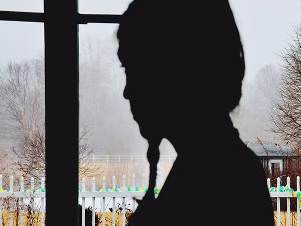 Bố giả làm bạn trai, ép con gái ruột gửi ảnh khỏa thân qua mạng ảnh 2 Bố giả làm bạn trai, ép con gái ruột gửi ảnh khỏa thân qua mạng ảnh 2