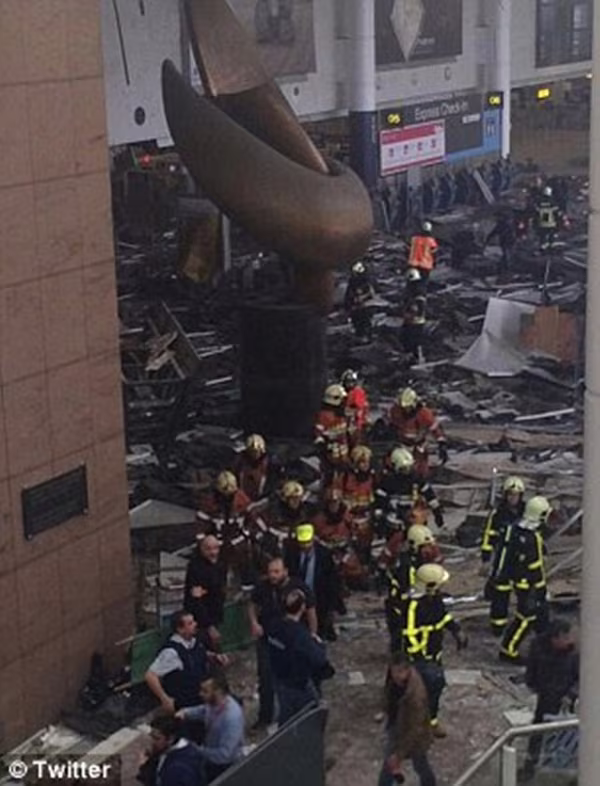 Nhân chứng vụ khủng bố tại Bỉ: "Tôi thấy những mảnh thi thể bắn tung tóe" ảnh 5 Nhân chứng vụ khủng bố tại Bỉ: "Tôi thấy những mảnh thi thể bắn tung tóe" ảnh 5