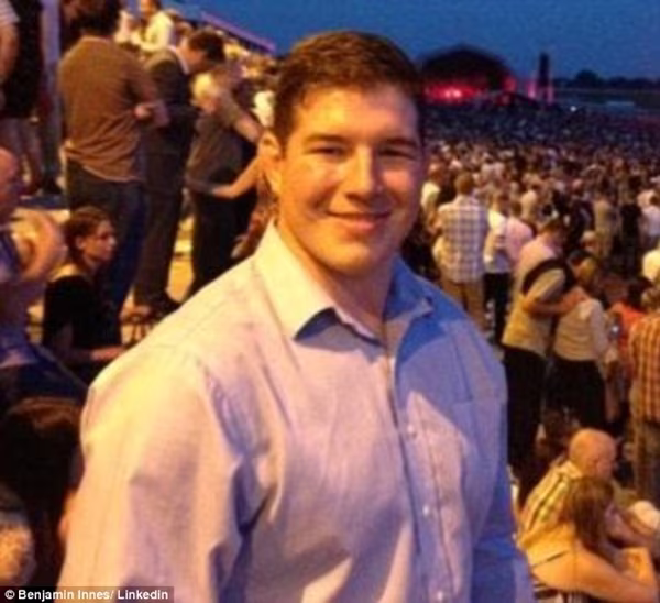 Liều lĩnh "tự sướng" với không tặc máy bay Ai Cập, dù đang bị khống chế ảnh 2