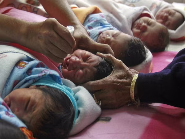 Đột nhập "lò" trao đổi, buôn bán trẻ em ngoài giá thú tại Ấn Độ  ảnh 1 Đột nhập "lò" trao đổi, buôn bán trẻ em ngoài giá thú tại Ấn Độ  ảnh 1