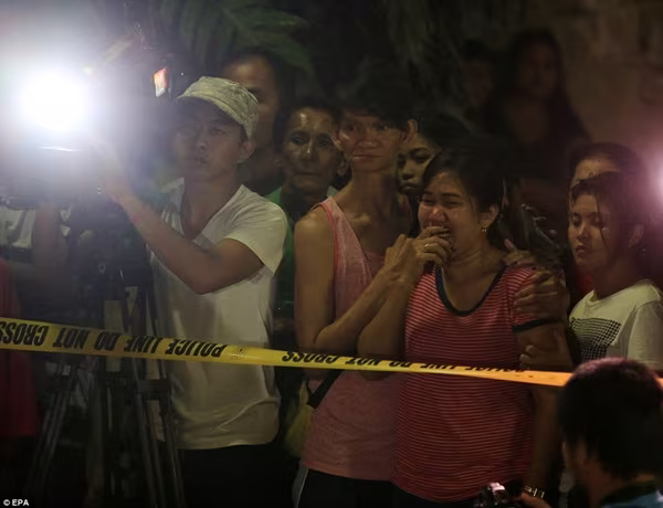 Cảnh tượng đẫm máu trong cuộc chiến chống ma túy ở Philippines ảnh 16 Cảnh tượng đẫm máu trong cuộc chiến chống ma túy ở Philippines ảnh 16