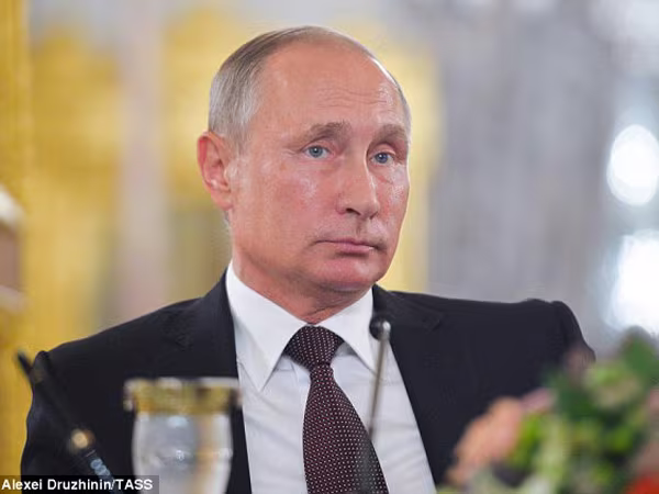 Ông Putin lệnh cho toàn bộ viên chức khẩn cấp đưa người thân về nước  ảnh 1