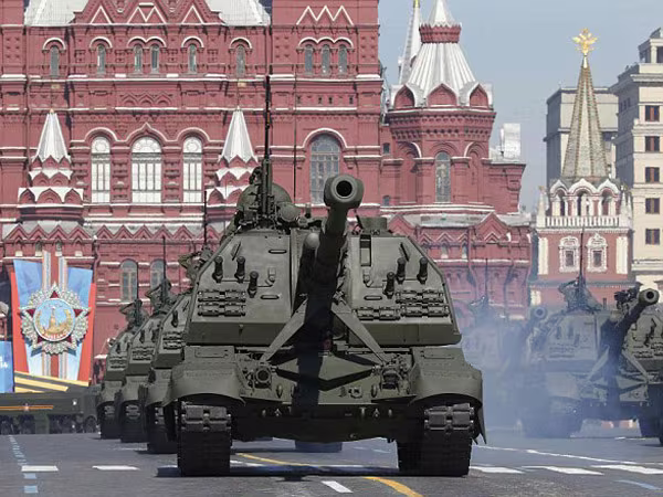 Ông Putin lệnh cho toàn bộ viên chức khẩn cấp đưa người thân về nước  ảnh 2