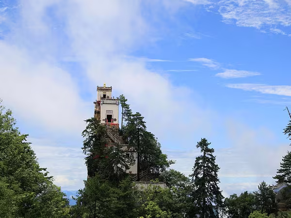 Ngần ngơ ngắm nhìn ngôi đền chênh vênh trên đỉnh núi cao gần 2.000 m ảnh 1