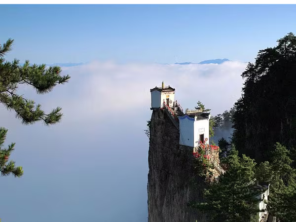 Ngần ngơ ngắm nhìn ngôi đền chênh vênh trên đỉnh núi cao gần 2.000 m ảnh 5