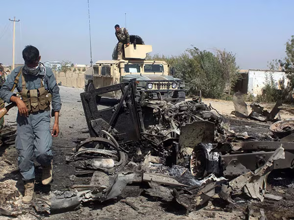 NATO không kích giết nhầm dân thường, người dân Afghanistan nổi giận ảnh 1