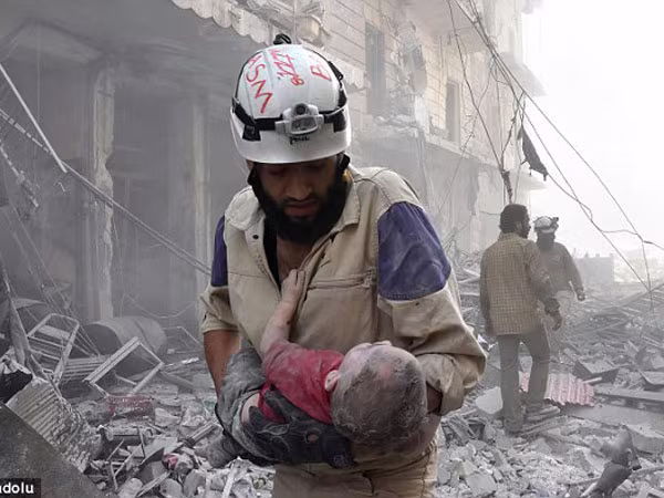 Bên trong Aleppo, thành phố "địa ngục trần gian" sau các cuộc không kích IS ảnh 1 Bên trong Aleppo, thành phố "địa ngục trần gian" sau các cuộc không kích IS ảnh 1