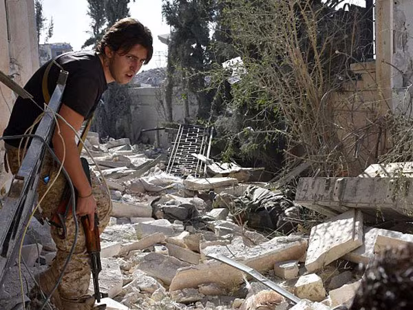 Bên trong Aleppo, thành phố "địa ngục trần gian" sau các cuộc không kích IS ảnh 4 Bên trong Aleppo, thành phố "địa ngục trần gian" sau các cuộc không kích IS ảnh 4