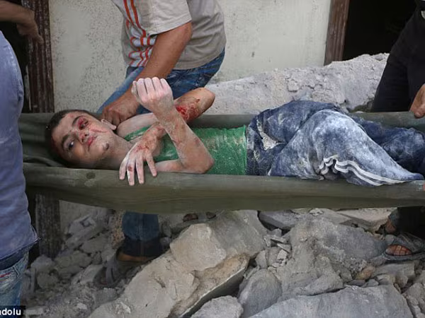 Bên trong Aleppo, thành phố "địa ngục trần gian" sau các cuộc không kích IS ảnh 2 Bên trong Aleppo, thành phố "địa ngục trần gian" sau các cuộc không kích IS ảnh 2