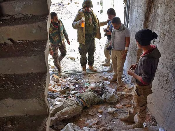 Bên trong Aleppo, thành phố "địa ngục trần gian" sau các cuộc không kích IS ảnh 3 Bên trong Aleppo, thành phố "địa ngục trần gian" sau các cuộc không kích IS ảnh 3