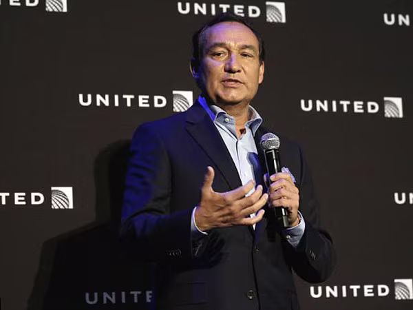 Hành khách cắt vụn thẻ tín dụng, "thề" tẩy chay United Airline ảnh 3