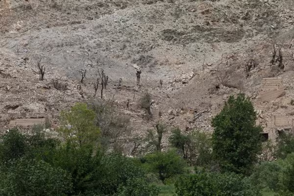 Hình ảnh khó tin về khu vực trúng "bom mẹ" GBU-43B Mỹ thả xuống Afghanistan ảnh 3 Hình ảnh khó tin về khu vực trúng "bom mẹ" GBU-43B Mỹ thả xuống Afghanistan ảnh 3