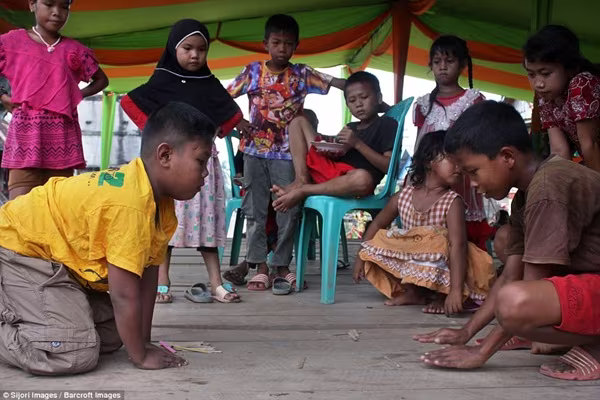 Cậu bé 2 tuổi từng hút 40 điếu thuốc lá/ngày giờ ra sao? ảnh 8 Cậu bé 2 tuổi từng hút 40 điếu thuốc lá/ngày giờ ra sao? ảnh 8