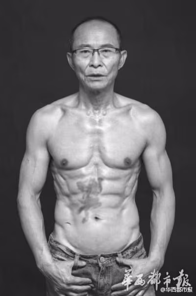 Lão ông 61 tuổi gây sốt trên internet với tài lái xe đua và bụng 6 múi ảnh 5 Lão ông 61 tuổi gây sốt trên internet với tài lái xe đua và bụng 6 múi ảnh 5