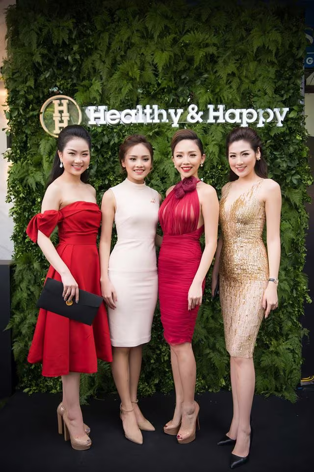 Tóc Tiên "đọ sắc" cùng dàn người đẹp Hoa hậu Việt Nam ảnh 2 Tóc Tiên "đọ sắc" cùng dàn người đẹp Hoa hậu Việt Nam ảnh 2